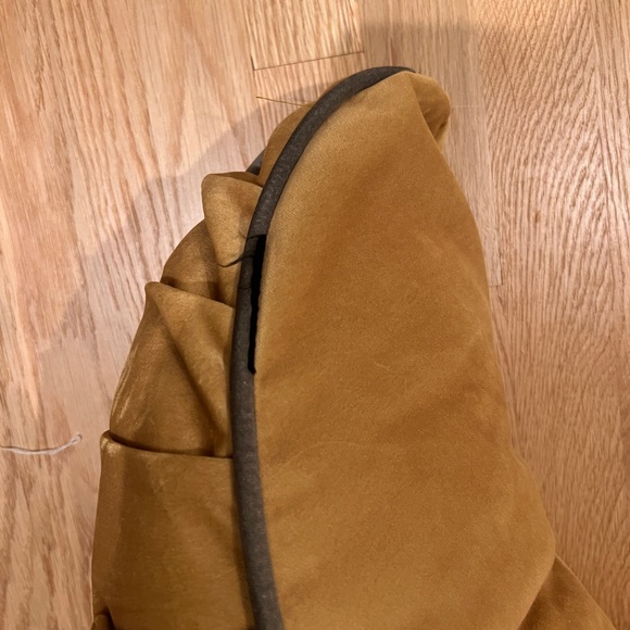 Dock a tot le maman nursing wedge pillow in mustard velvet - Picture 3 of 3